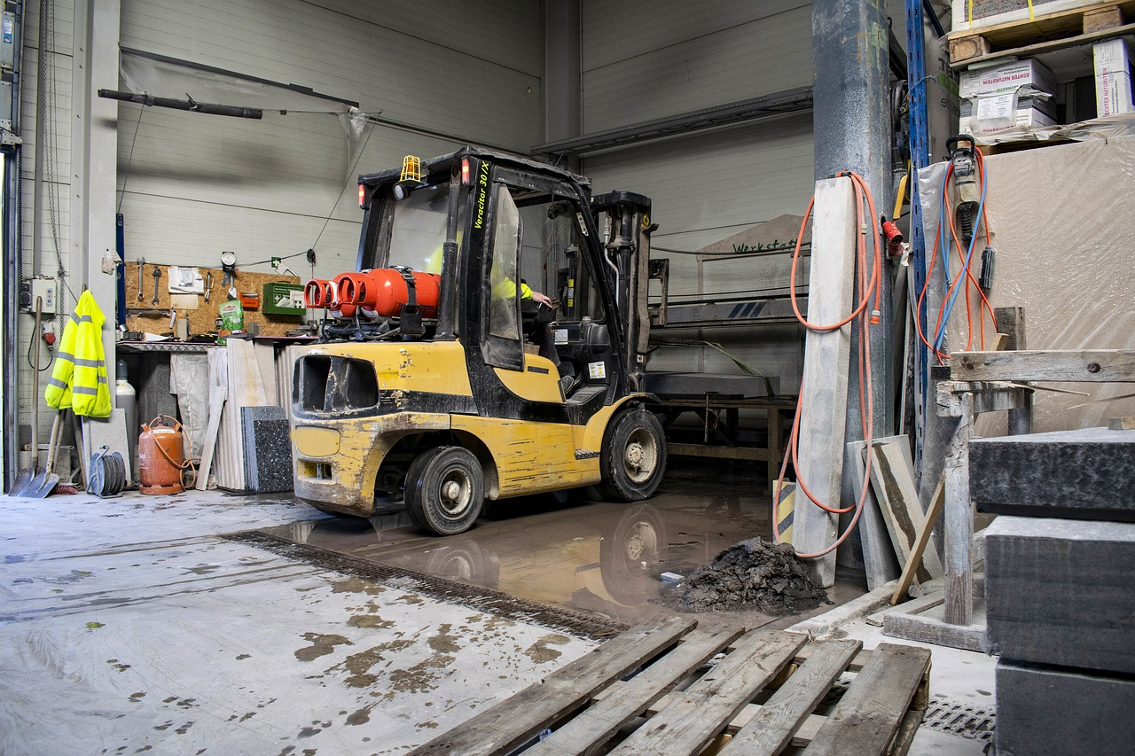 When to replace your forklift